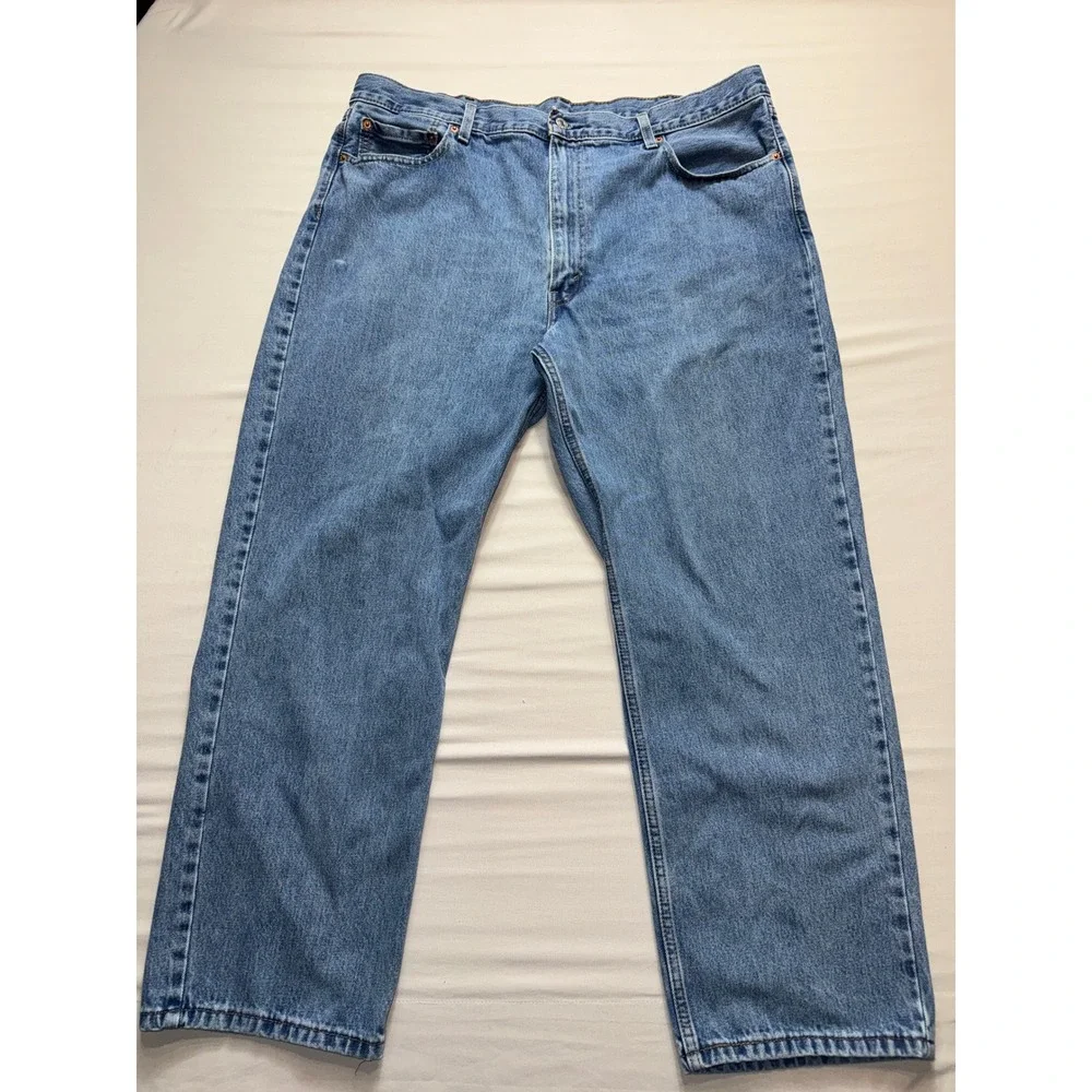 Levi's 550 Relaxed Fit Jeans Mens 42x30 Medium‎ Wash Blue Denim (Spot on Leg)